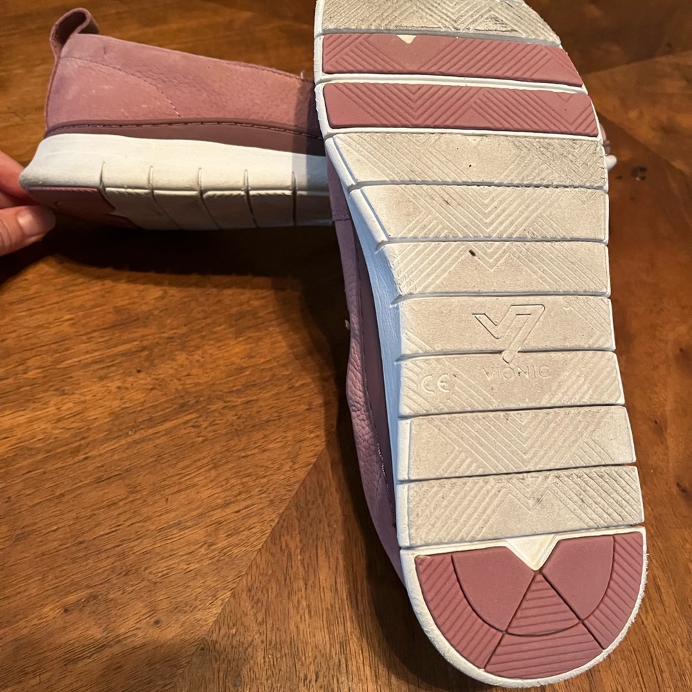 Vionic Size 9 - image 6
